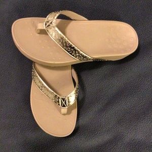 Vionic Zuma Gold wedge size 9W